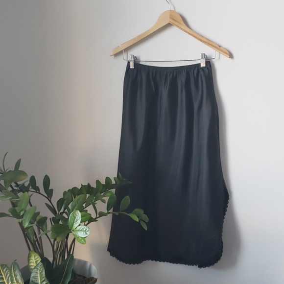 Vintage Black Half Slip with Lace by Warners - Picture 2 of 4